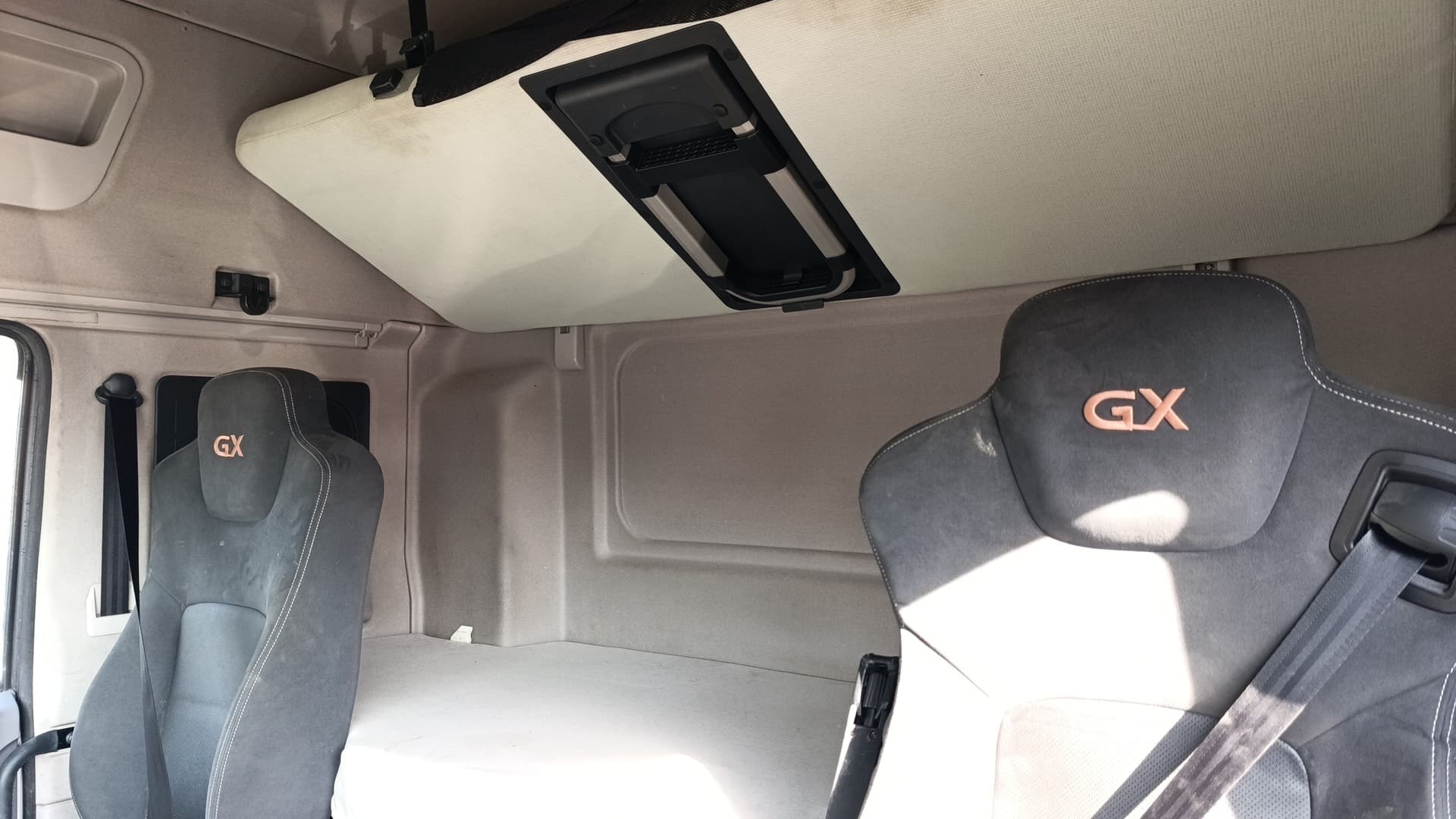 Dongfeng DFH 4x2 Седельный тягач - 9