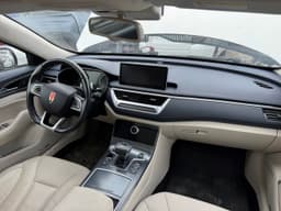 Hongqi H5 - 5