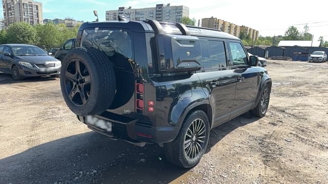 Land Rover Defender 110 - 3