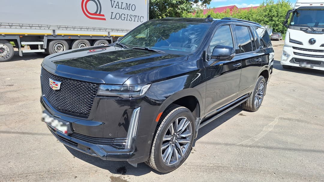Cadillac Escalade - 1