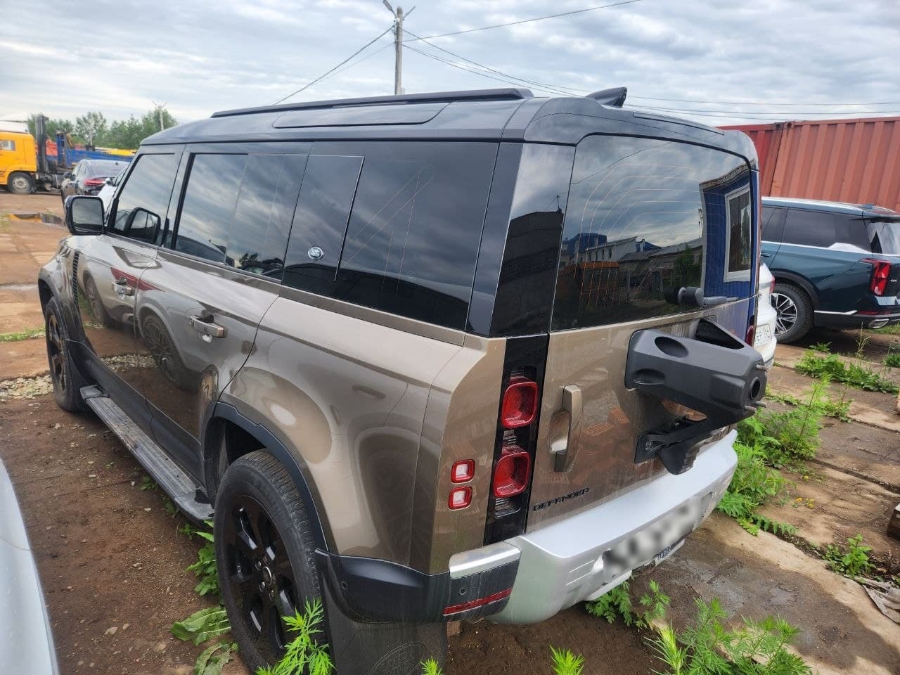 Land Rover Defender 110 - 4
