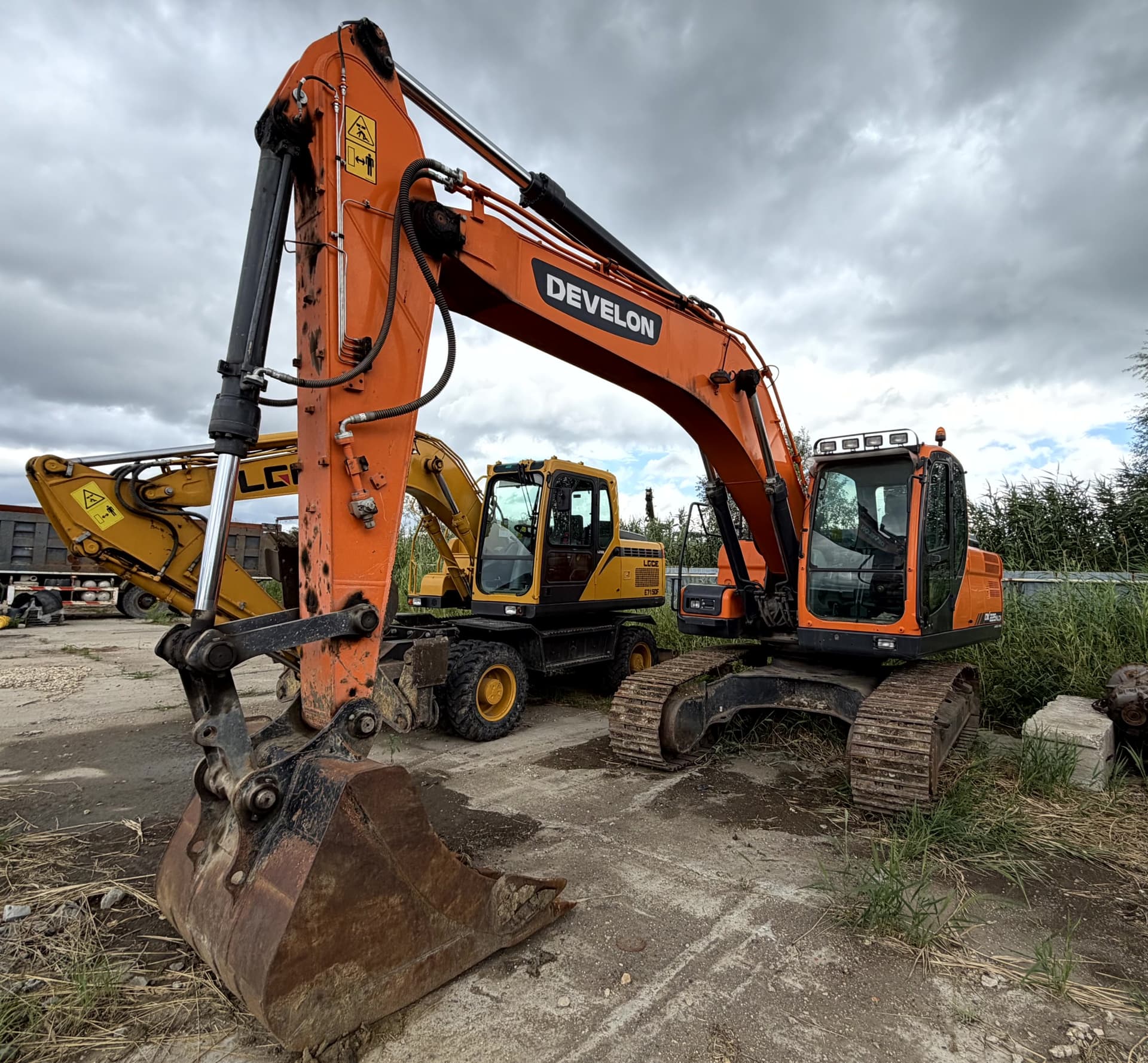 Develon DX225* Экскаватор - 1