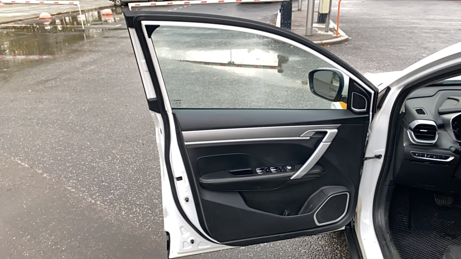 Geely Coolray - 8