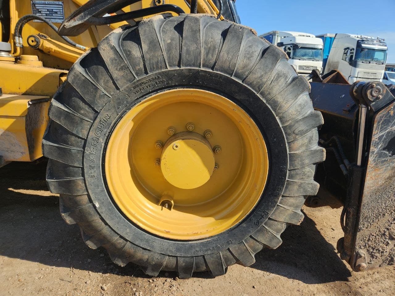 Lovol FLB468 Экскаватор-погрузчик - 8