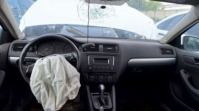 Volkswagen Jetta - 5