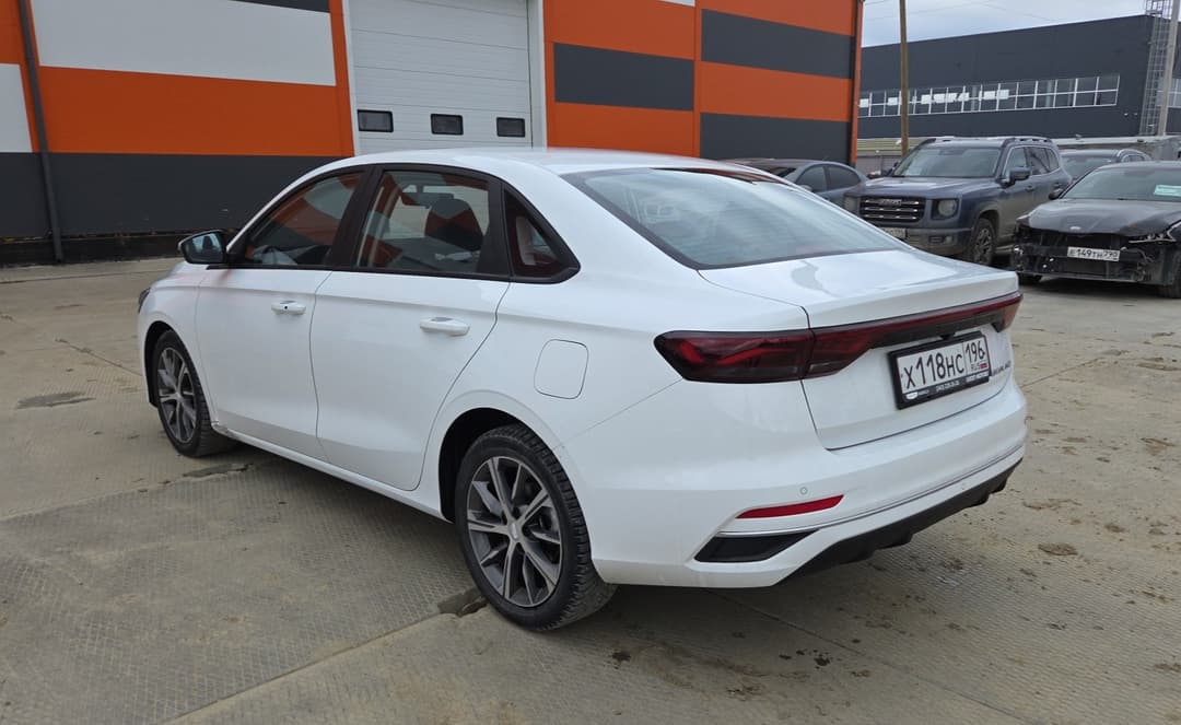 Geely EMGRAND - 4