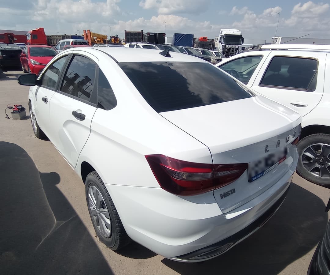 Lada Vesta седан - 4