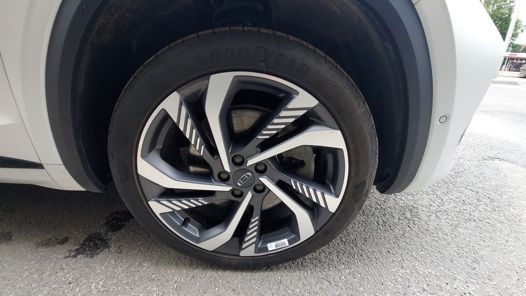 Geely Monjaro - 10