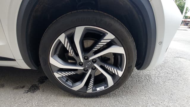 Geely Monjaro - 10