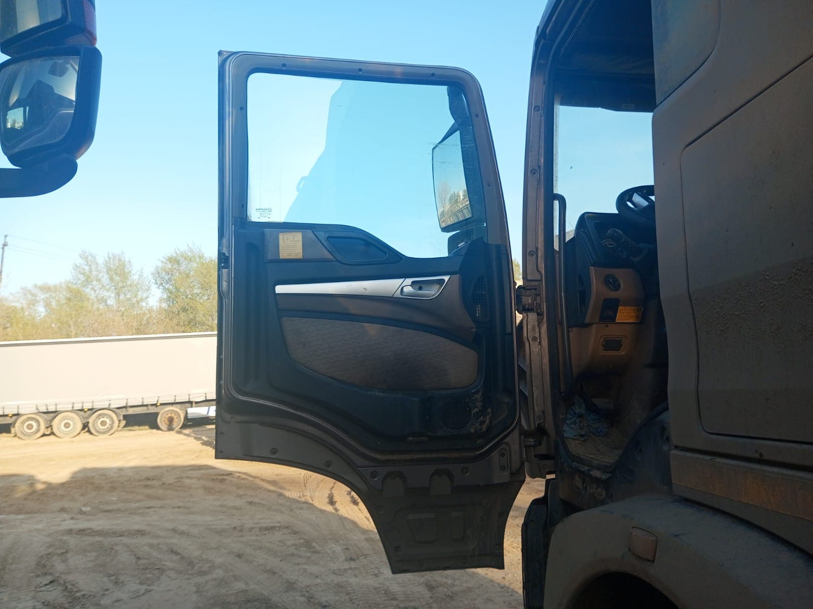 Howo T5G 8x4 Самосвал - 7