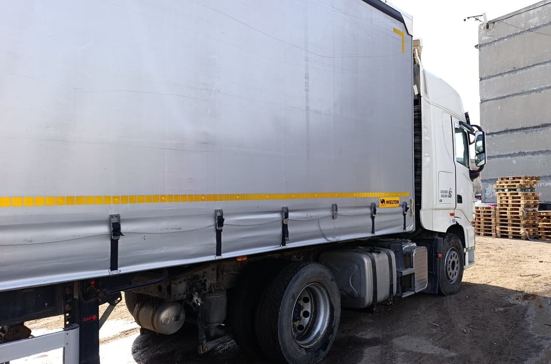 Dongfeng DFH 4x2 Седельный тягач - 3