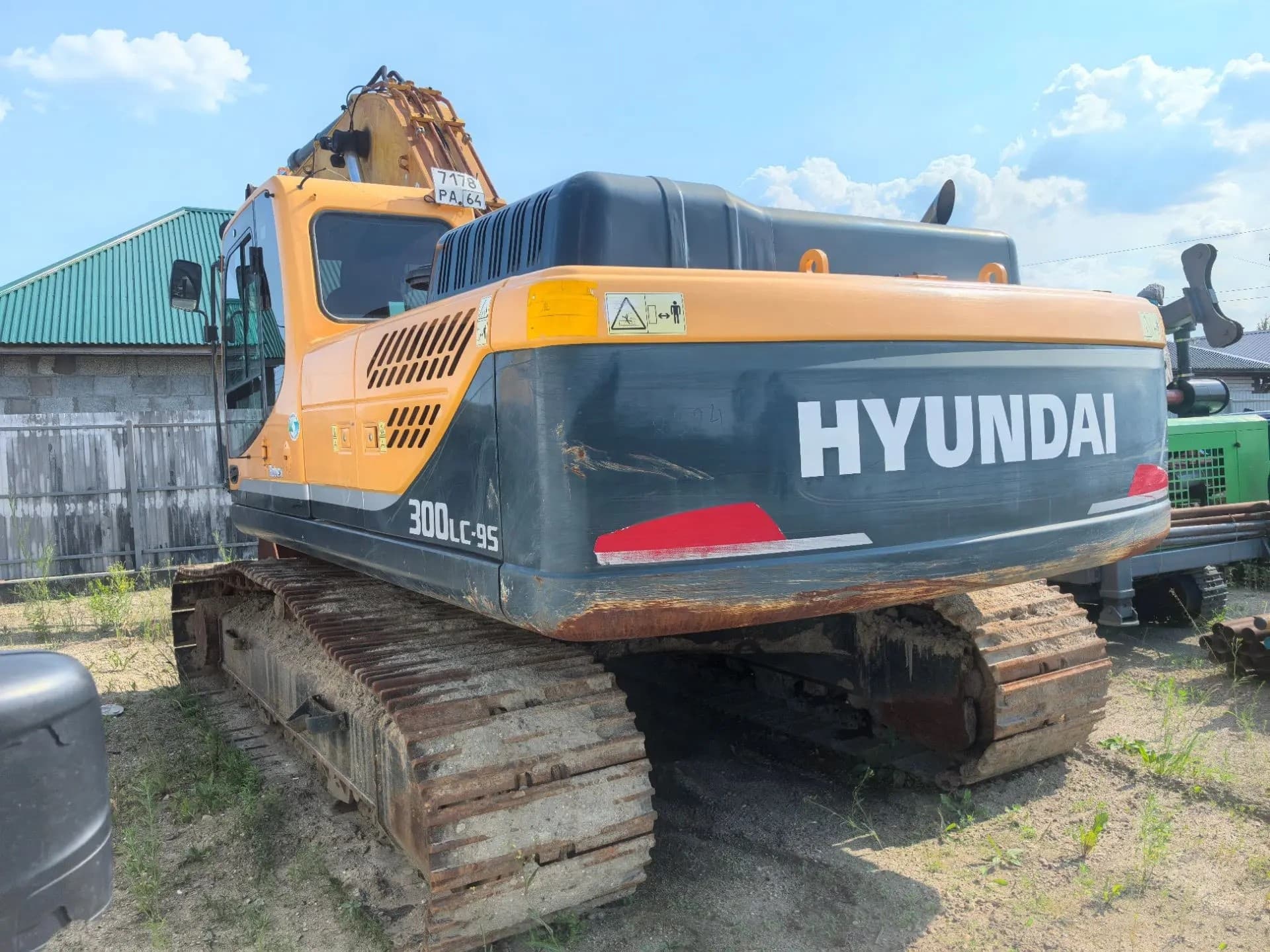 Hyundai R300 Экскаватор - 4