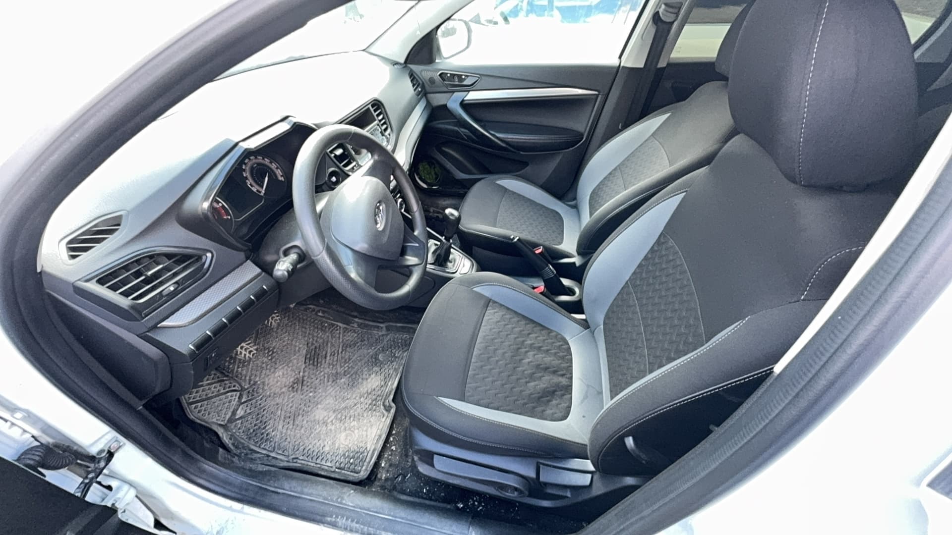 Lada Vesta седан - 6
