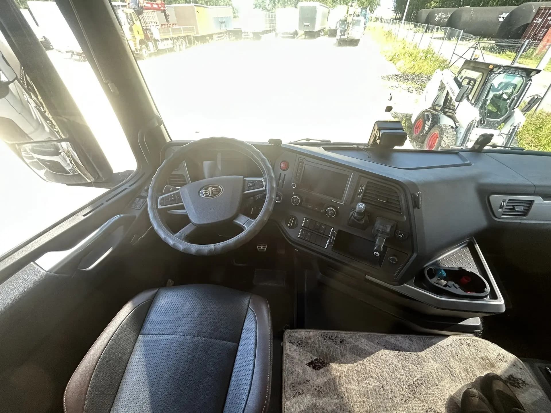 FAW J7 4x2 Седельный тягач - 4