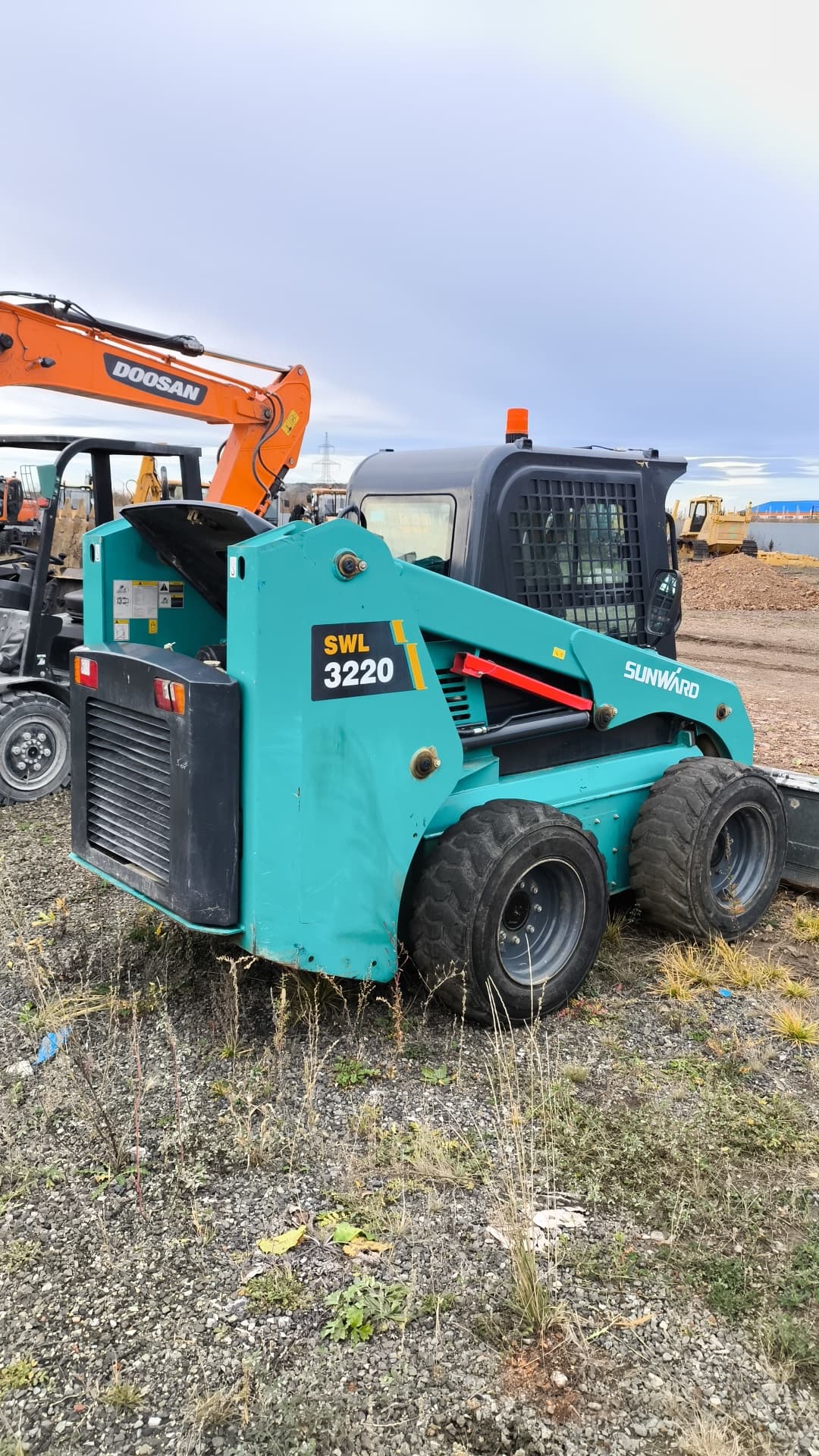 Sunward SWL3220 Мини погрузчик - 2