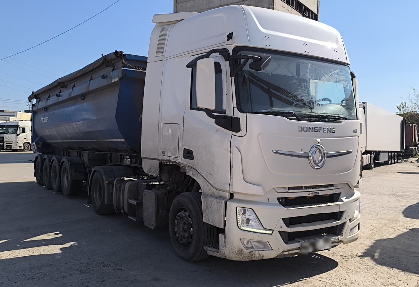Dongfeng DFH 4x2 Седельный тягач - 2