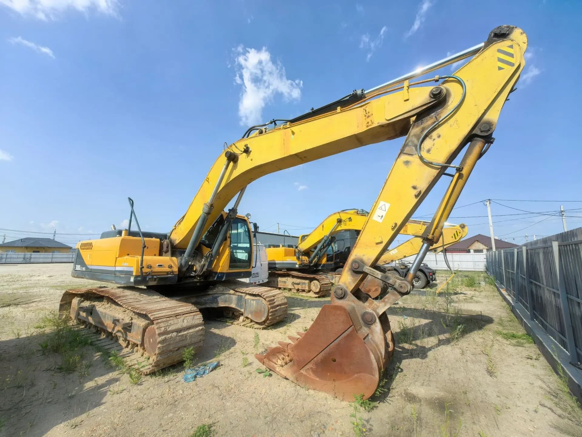 Hyundai R300 Экскаватор - 2