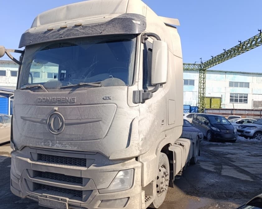 Dongfeng DFH 4x2 Седельный тягач - 1