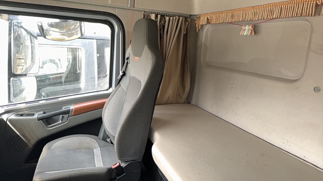 Shacman (Shaanxi) SX* 6x6 Седельный тягач - 9