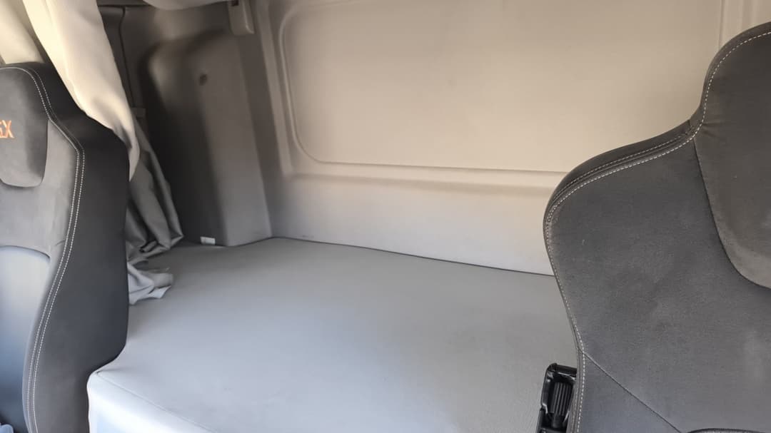Dongfeng DFH 4x2 Седельный тягач - 9