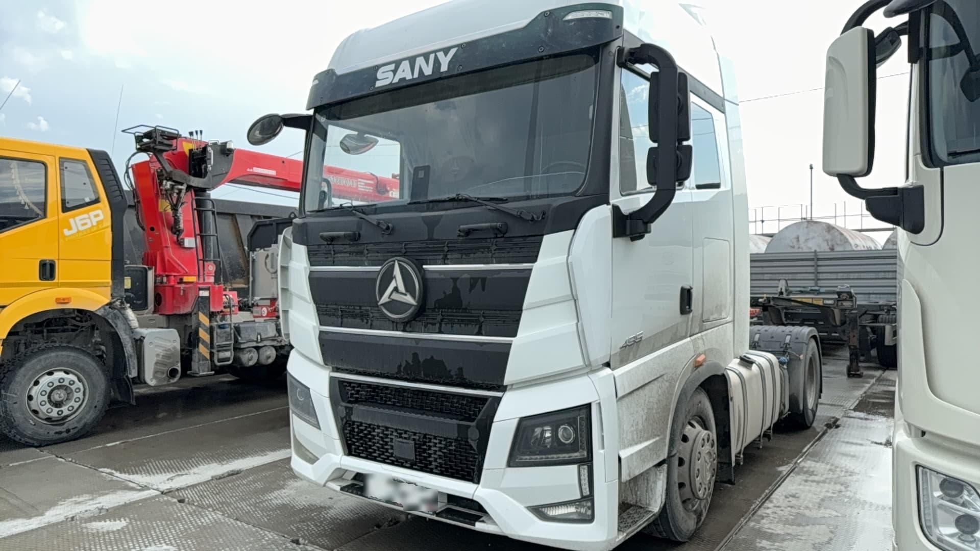 Sany HQC* 4x2 Седельный тягач - 1