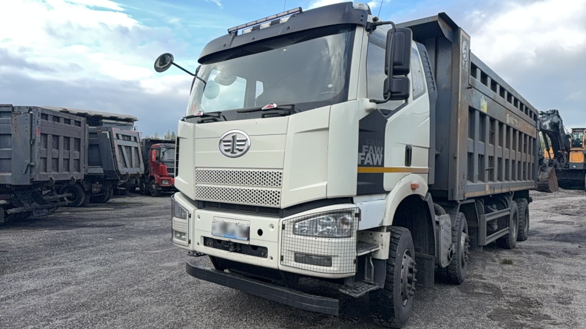 FAW CA 3310 8x4 Самосвал - 1