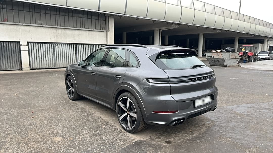 Porsche Cayenne - 4