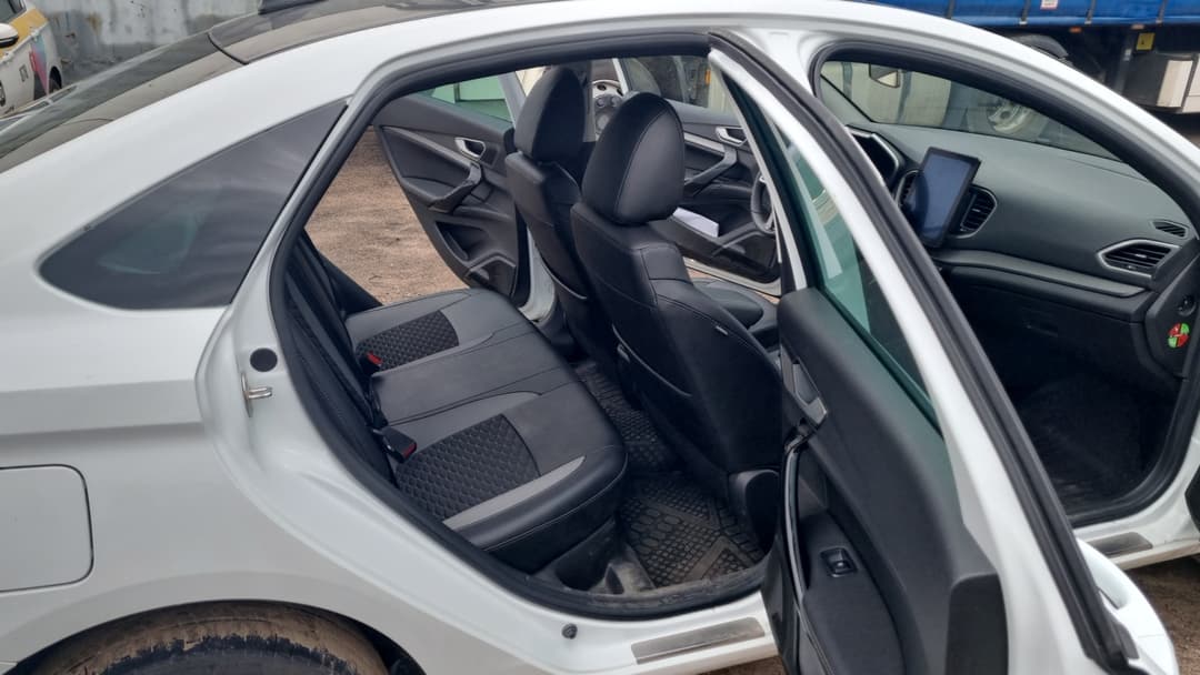 Lada Vesta седан - 9