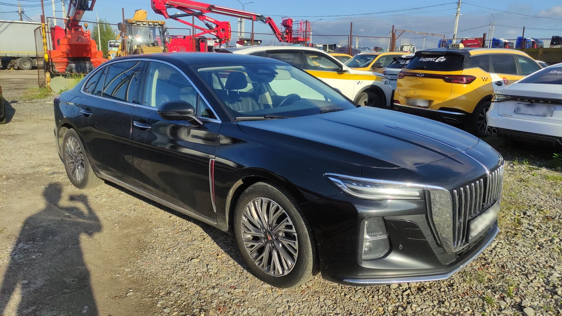 Hongqi H5 - 2