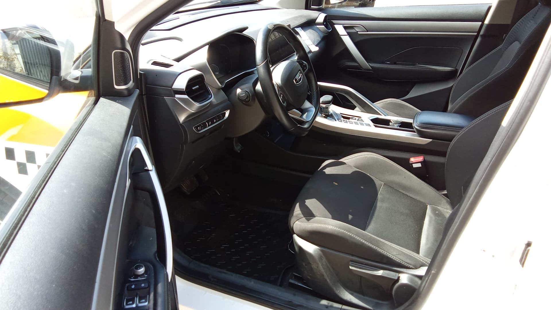 Geely Coolray - 5