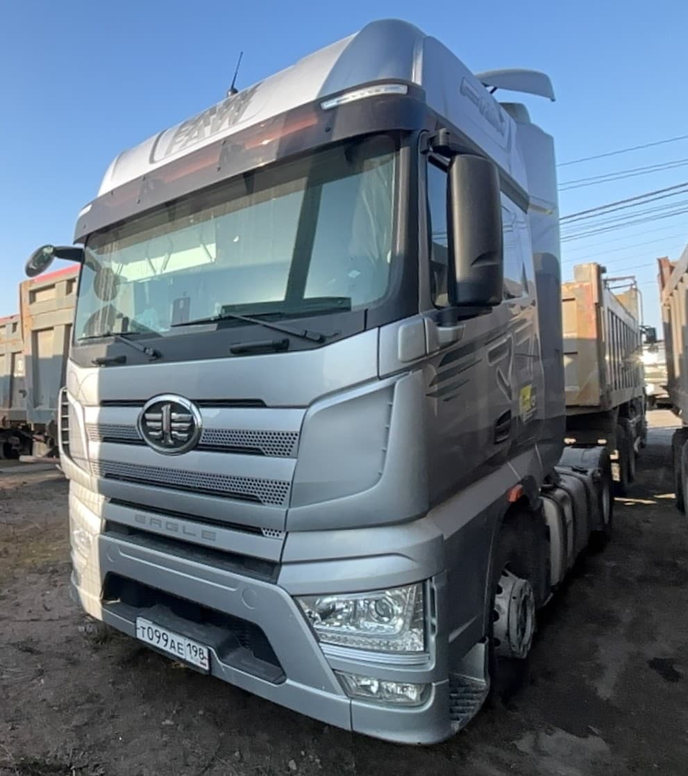 FAW J7 4x2 Седельный тягач - 1