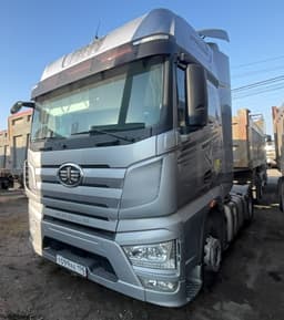 FAW J7 4x2 Седельный тягач - 1
