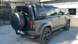 Land Rover Defender 110 - 3