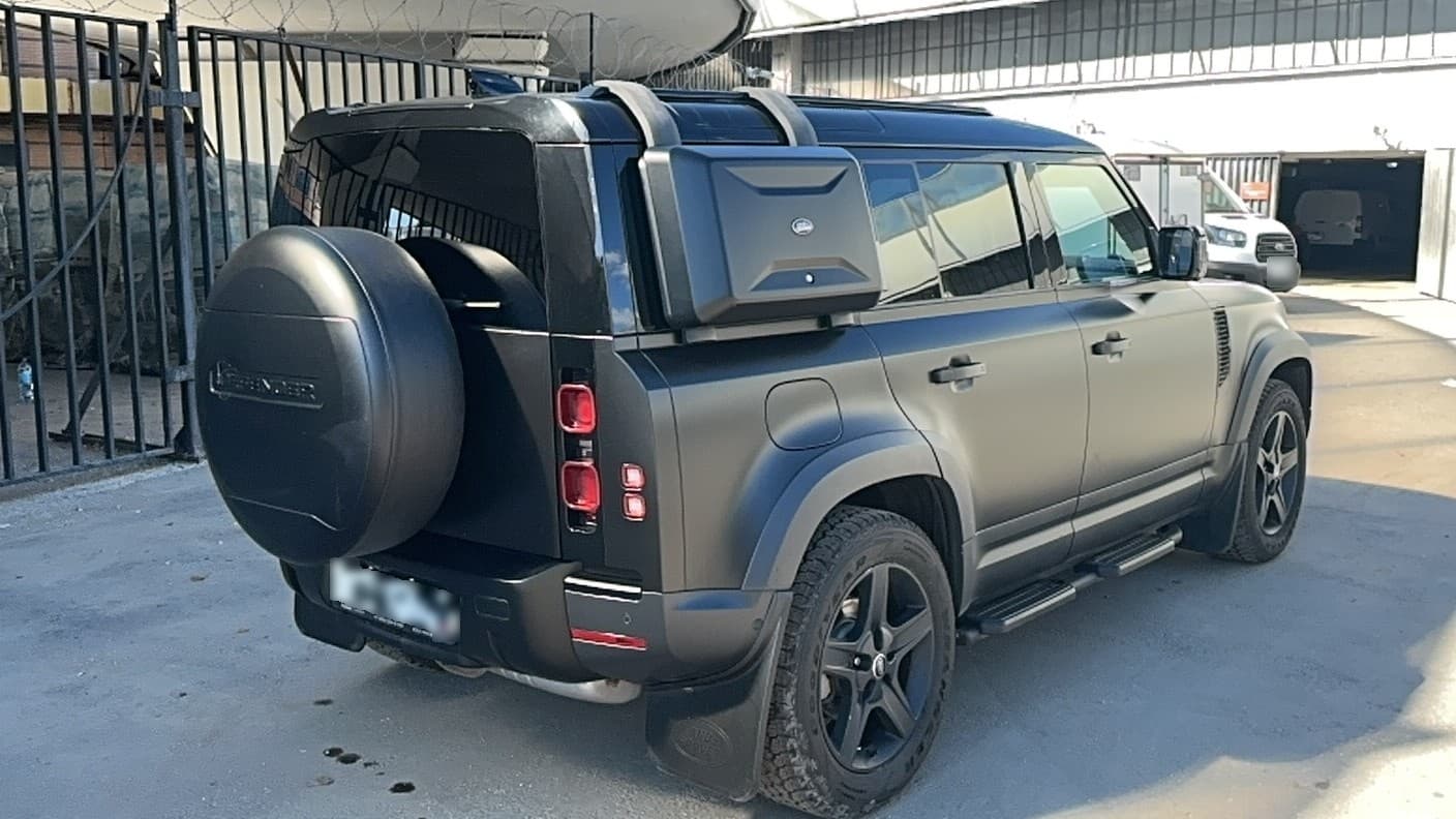 Land Rover Defender 110 - 3