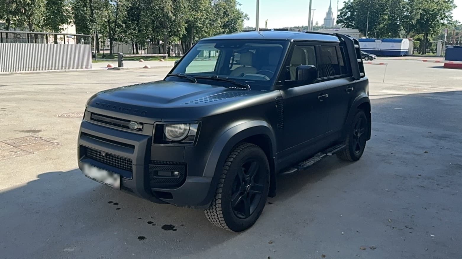 Land Rover Defender 110 - 1