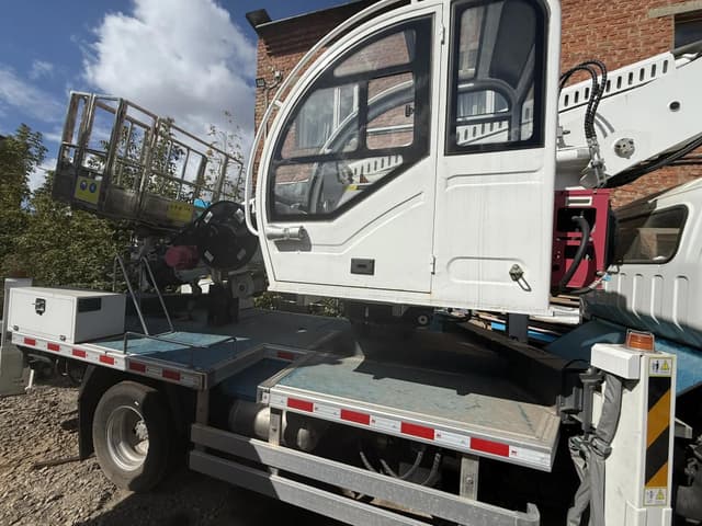 ISUZU ELF 6.0 4x2 Автовышка - 2
