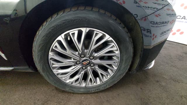 Hongqi H5 - 9