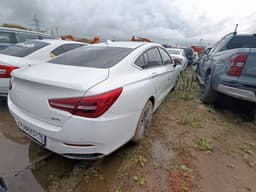 Hongqi H5 - 3