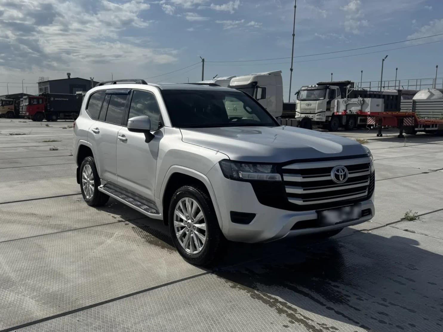 Toyota Land Cruiser 300 - 2