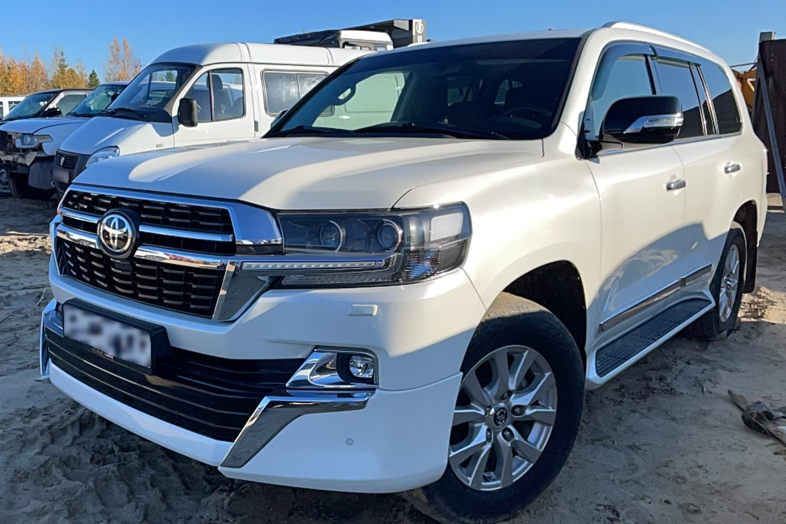 Toyota Land Cruiser 200 - 1