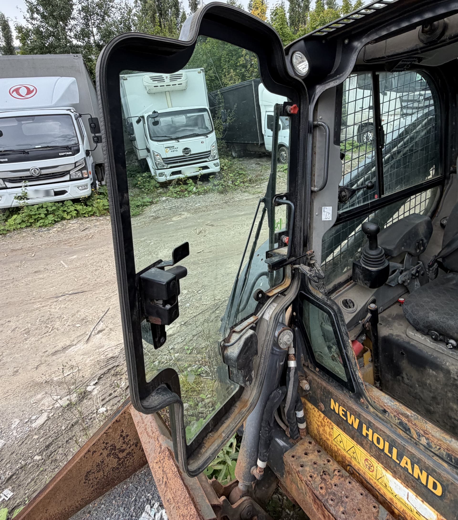 New Holland L330 Мини погрузчик - 6