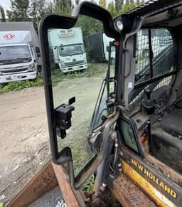New Holland L330 Мини погрузчик - 6
