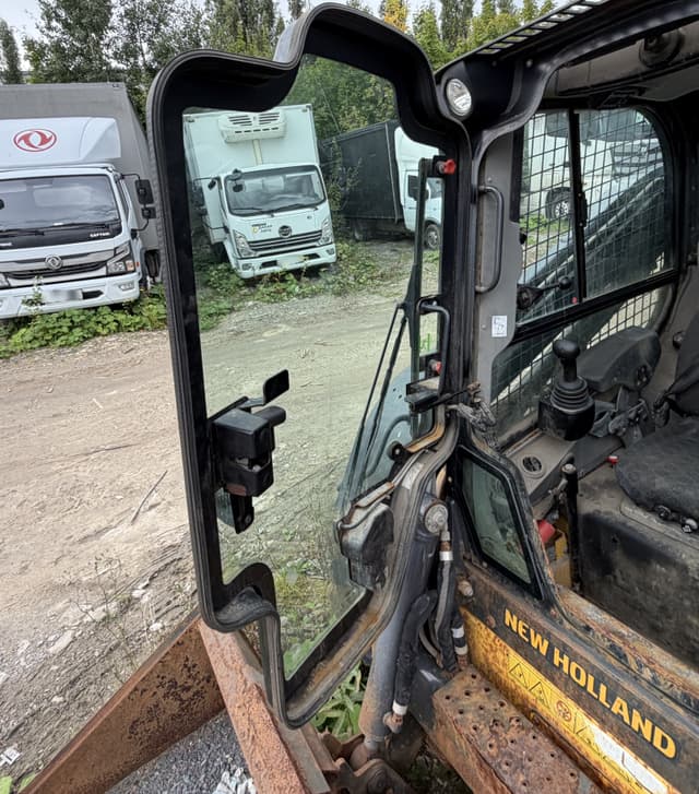 New Holland L330 Мини погрузчик - 6