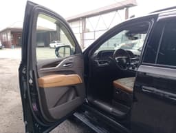 Cadillac Escalade - 7