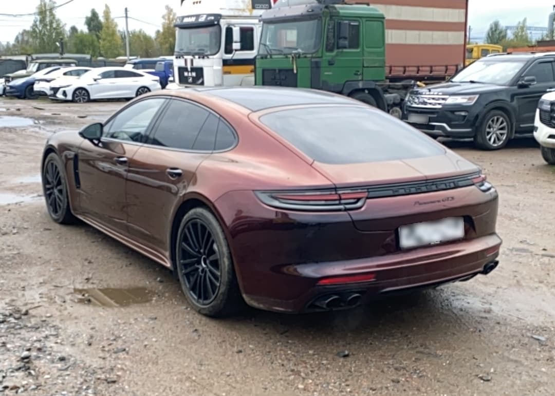 Porsche Panamera - 4