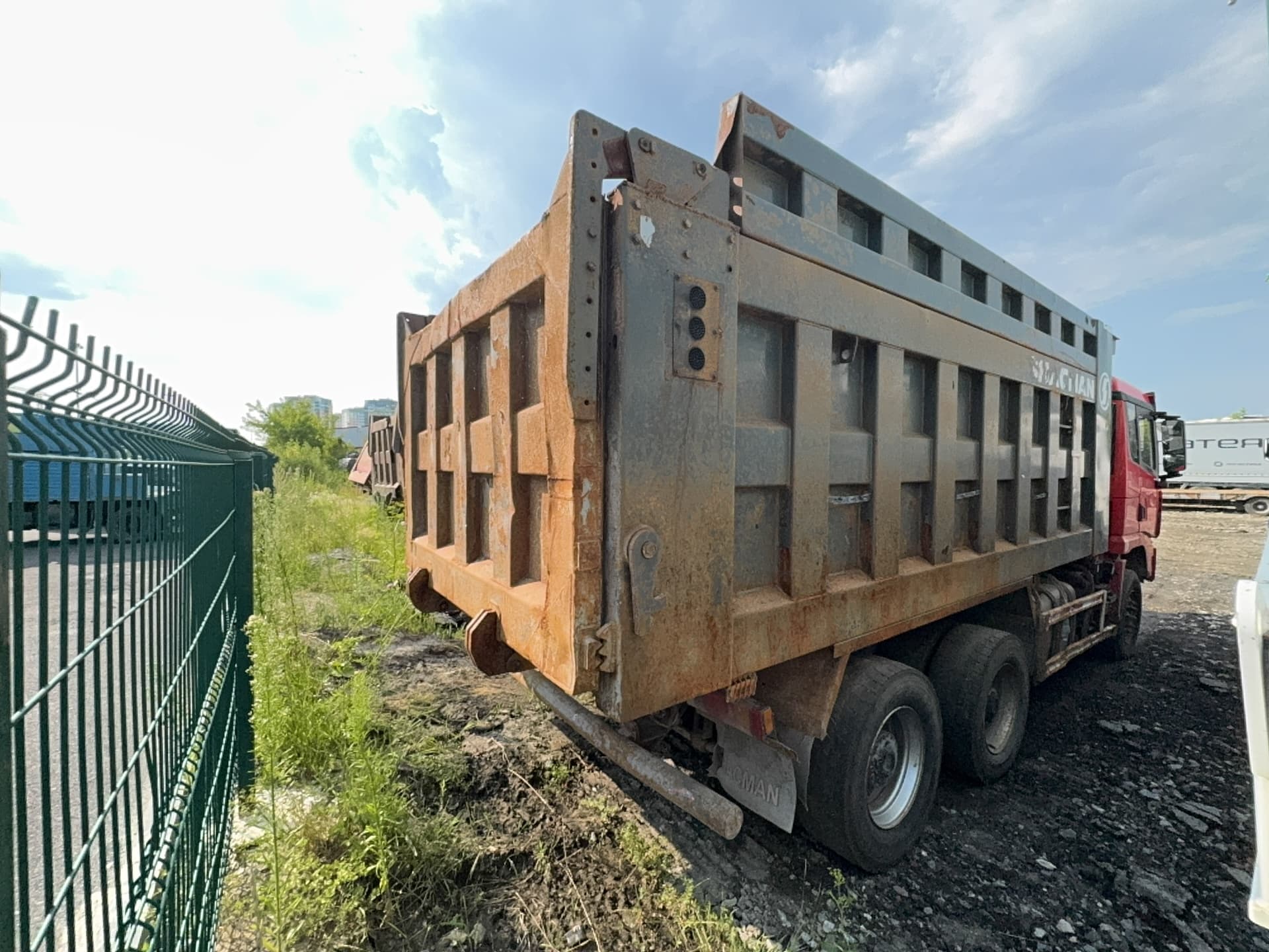 Shacman (Shaanxi) SX* 6x4 Самосвал - 3