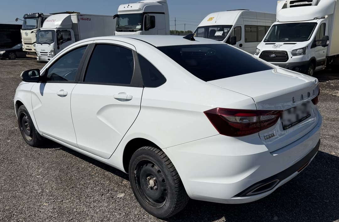 Lada Vesta седан - 4