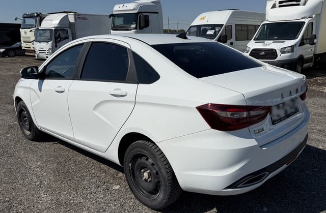 Lada Vesta седан - 4