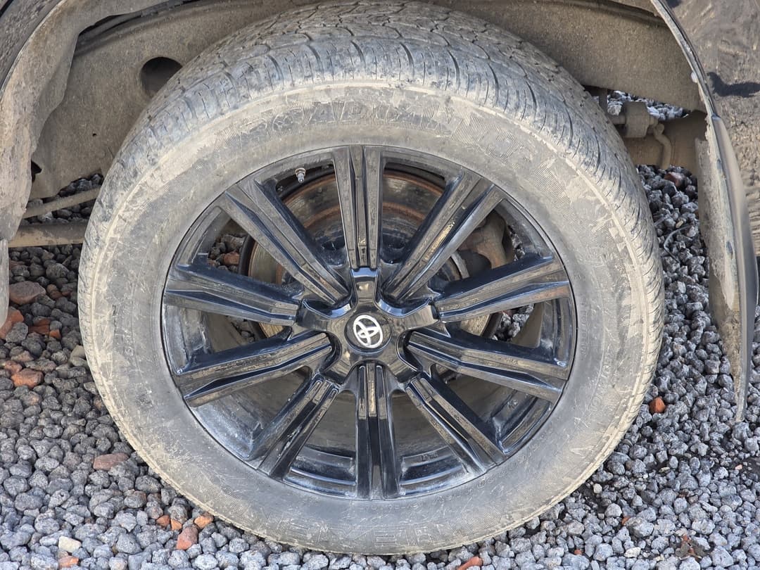 Toyota Land Cruiser 200 - 10