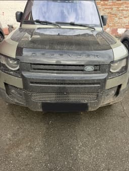 Land Rover Defender 110 - 8